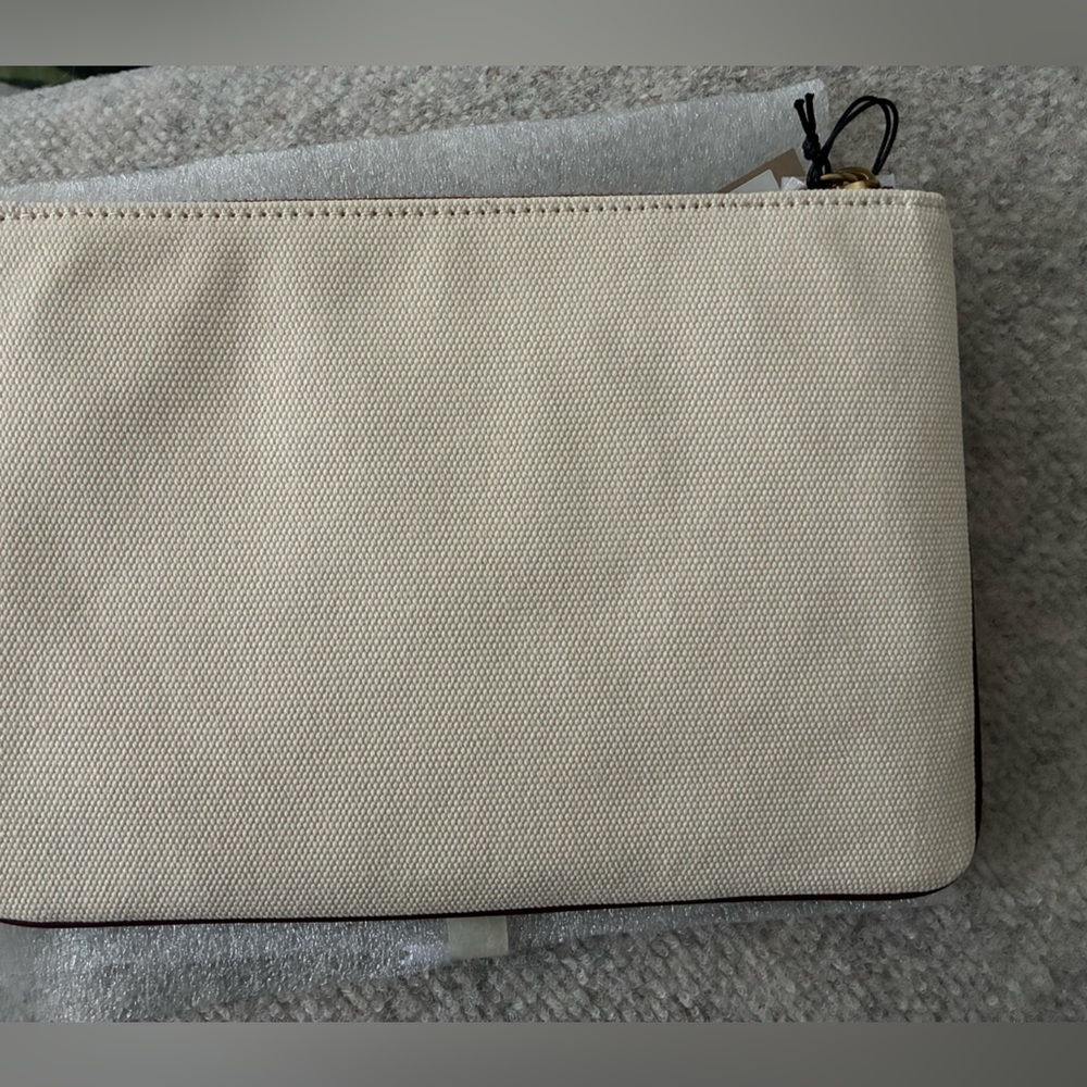 Coach Cream Coffee Shop Turnkey Pouch lil miss Jo - Picture 2 of 3